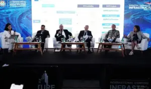 pendirian PT online: "Diskusi panel mengenai regulasi OSS dalam pendirian PT online pada konferensi infrastruktur."