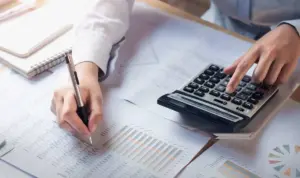 pendirian PT online: Ilustrasi perhitungan biaya pendirian PT online menggunakan kalkulator